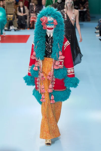 Look 63
